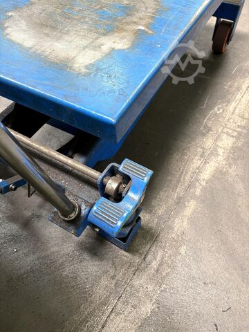 Lot of height-adjustable platform trucks Platform Carts Height-adjustable