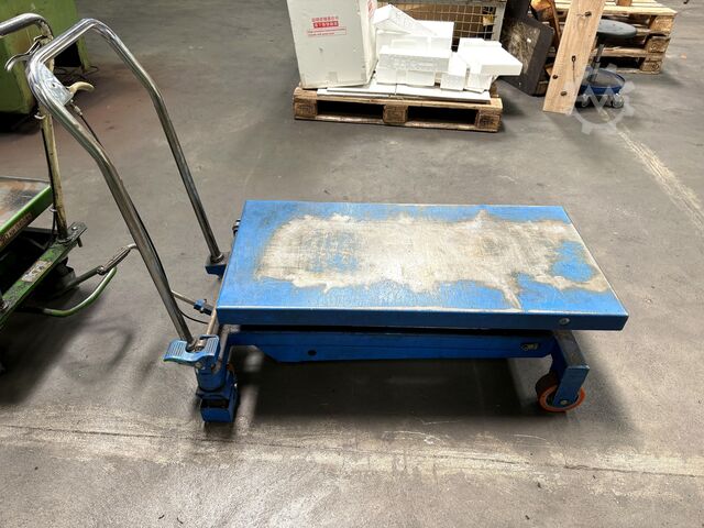 Lot of height-adjustable platform trucks Platform Carts Height-adjustable