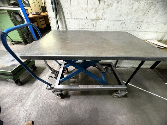 Lot of height-adjustable platform trucks Platform Carts Height-adjustable