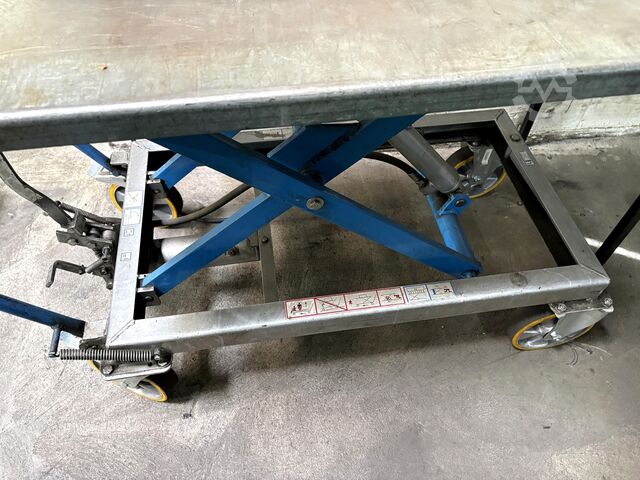 Lot of height-adjustable platform trucks Platform Carts Height-adjustable
