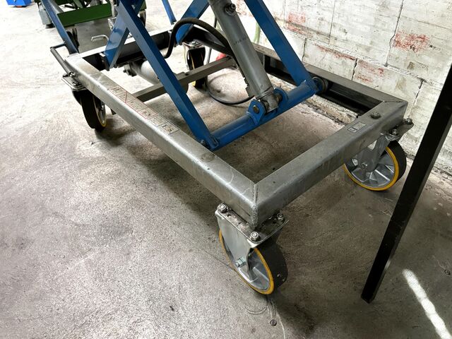 Lot of height-adjustable platform trucks Platform Carts Height-adjustable