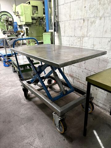 Lot of height-adjustable platform trucks Platform Carts Height-adjustable