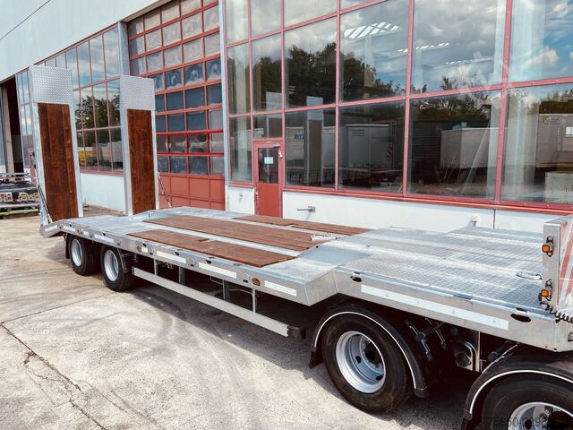 Low loader trailer Möslein T 4 VB F  4 Achs Tieflader- Anhänger, Neufahrzeug