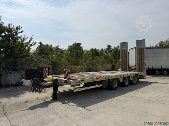 Low loader trailer Möslein TTA33 Schwebheim  Tridemtieflader 31 t GG, 8 m lang