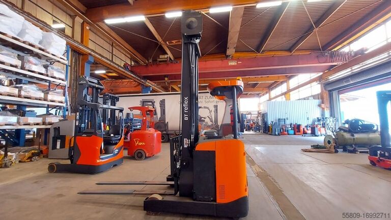 Reach Truck BT RRE160 // Triplex // Vorschubgabeln