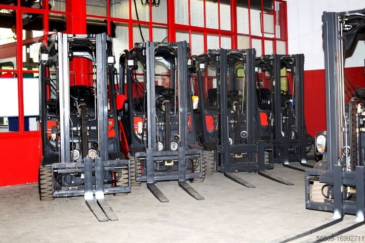 Reach Truck BT RRE160 // Triplex // Vorschubgabeln