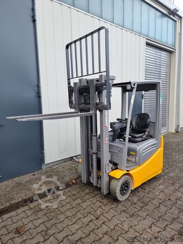 Forklift GABELSTAPLER Jungheinrich EFG215