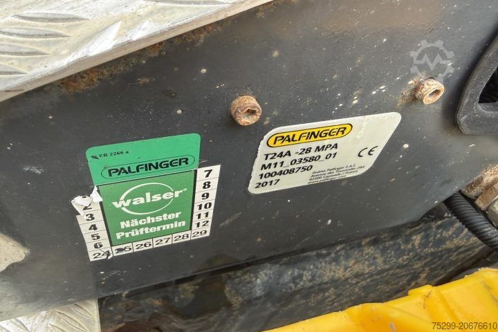 Roll-off tipper truck Iveco 340T45 Trakker 8x4 Palfinger / Swiss-Vehicle