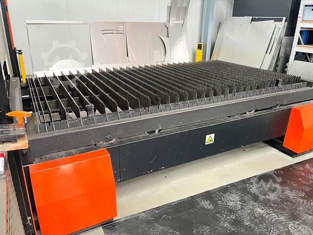 Large-format laser cutting machine Mazak Optiplex Nexus 3015 Fiber 2,0 KW