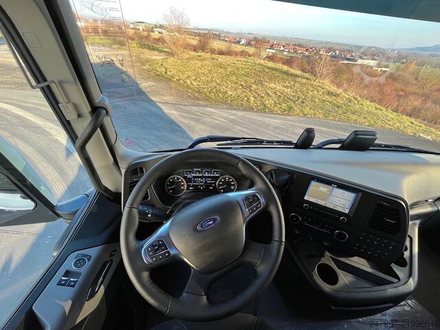 Mega / Ultra / LowLiner tractor unit Ford F-MAX LL