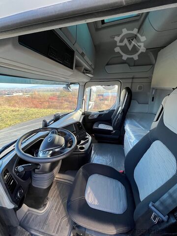 Mega / Ultra / LowLiner tractor unit Ford F-MAX LL