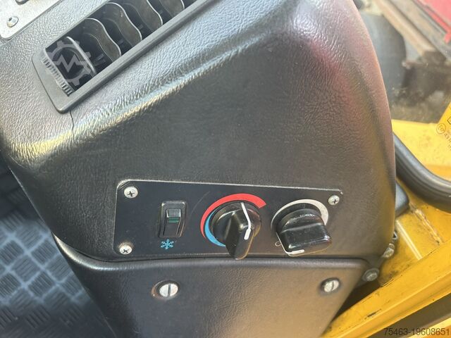 Standard road tractor TERBERG YT182