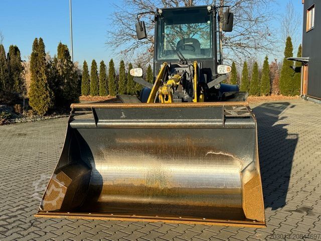 Radlader KOMATSU WA 100M-8E0 Radlader 8 Ton - 3931 H - 0,75m³