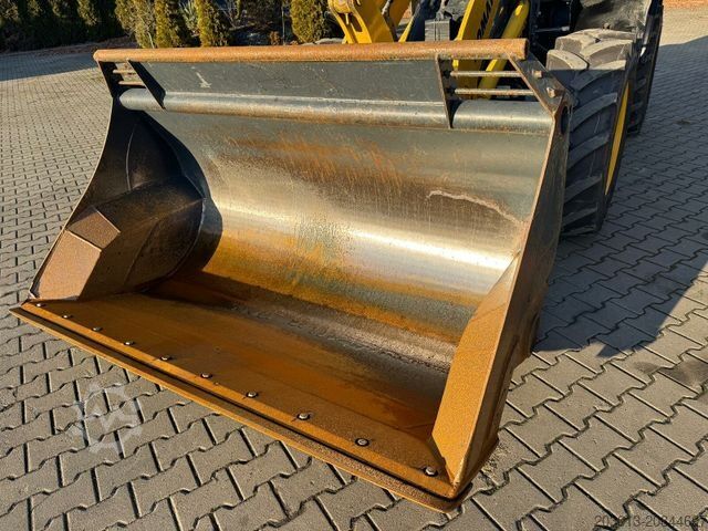 Radlader KOMATSU WA 100M-8E0 Radlader 8 Ton - 3931 H - 0,75m³