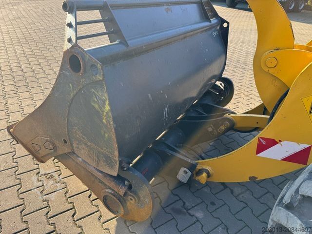 Radlader KOMATSU WA 100M-8E0 Radlader 8 Ton - 3931 H - 0,75m³