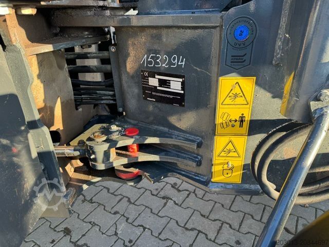 Radlader KOMATSU WA 100M-8E0 Radlader 8 Ton - 3931 H - 0,75m³