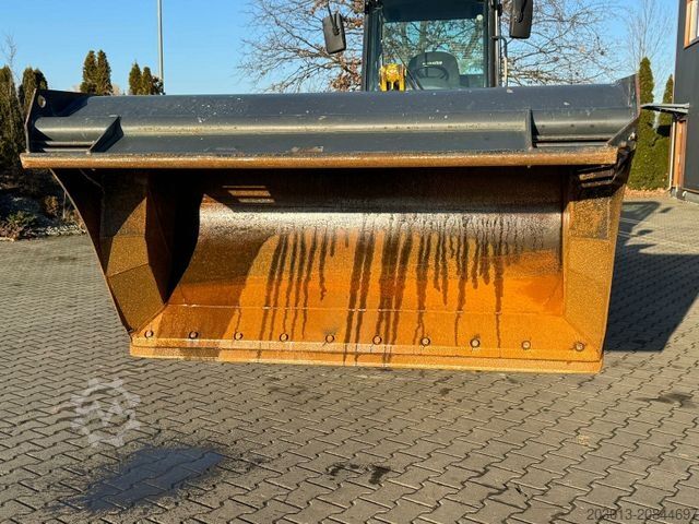 Radlader KOMATSU WA 100M-8E0 Radlader 8 Ton - 3931 H - 0,75m³