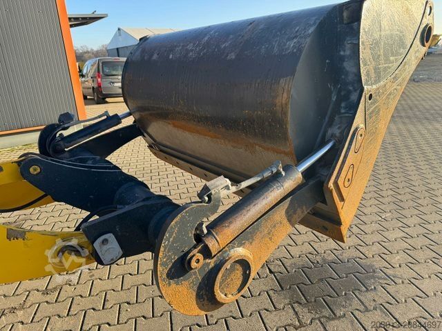 Radlader KOMATSU WA 100M-8E0 Radlader 8 Ton - 3931 H - 0,75m³