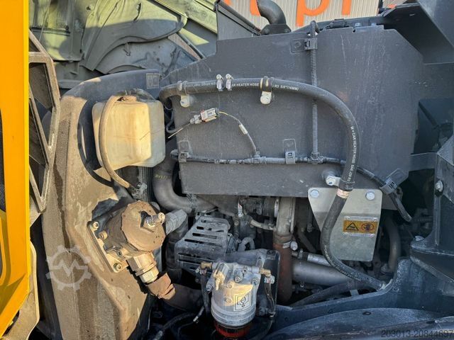 Radlader KOMATSU WA 100M-8E0 Radlader 8 Ton - 3931 H - 0,75m³