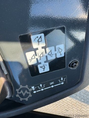 Radlader KOMATSU WA 100M-8E0 Radlader 8 Ton - 3931 H - 0,75m³