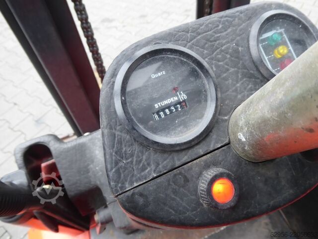 Electric 4-wheel forklift Linde E12