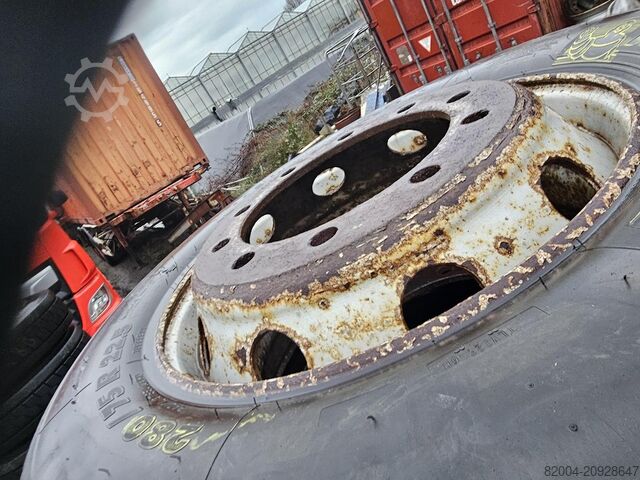 2015 MICHELIN 280/75 R 22.5 TERMNAL TRACTOR TIRE EXTRA HEAVY DUTY. MICHELIN 280/75 R 22.5 TERMNAL TRACTOR TIRE EXTRA HEAVY ...