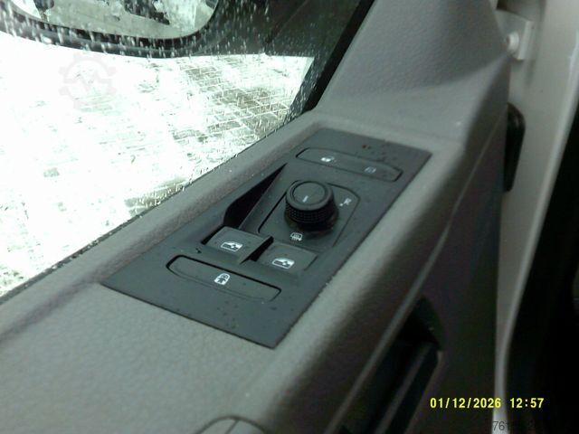 Kleinbus VOLKSWAGEN T6.1  6-Sitzer -Stoff   1. Hand Klima