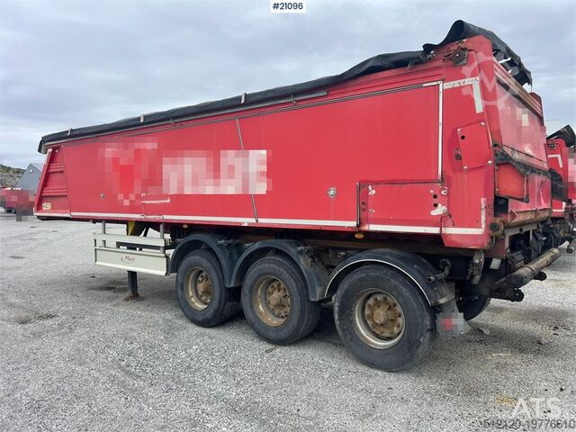 Fliegl Fahrzeugbau ass 372 Asphalt semi w/ Push off syste Fliegl Fahrzeugbau ass 372 Asphalt semi w/ Push off syste