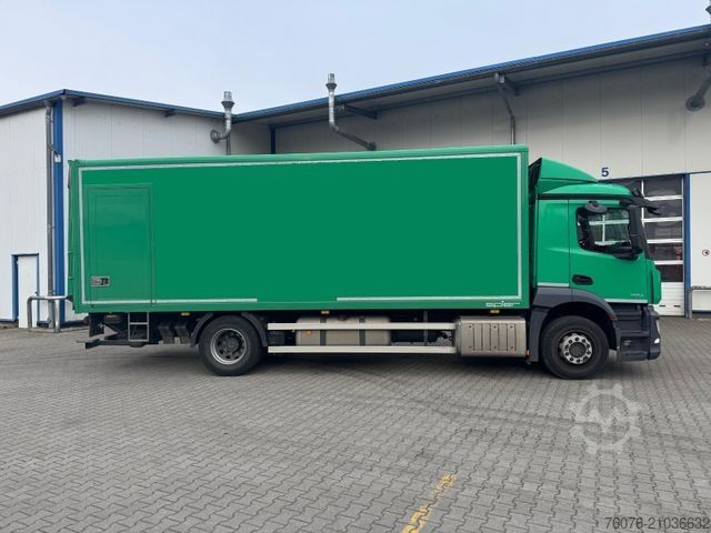 Box truck MERCEDES-BENZ 1824 L Koffer 7.2 Seitentür  LBW 2t Kamera