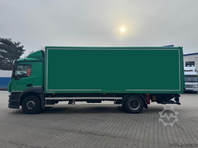 Box truck MERCEDES-BENZ 1824 L Koffer 7.2 Seitentür  LBW 2t Kamera
