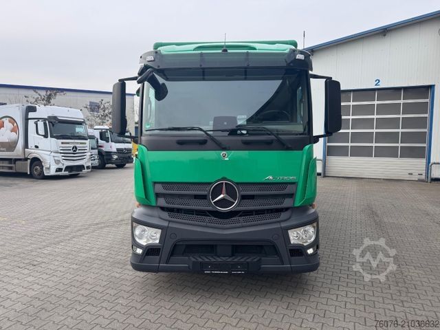 Box truck MERCEDES-BENZ 1824 L Koffer 7.2 Seitentür  LBW 2t Kamera