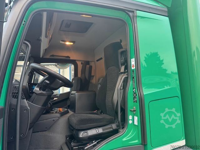 Box truck MERCEDES-BENZ 1824 L Koffer 7.2 Seitentür  LBW 2t Kamera