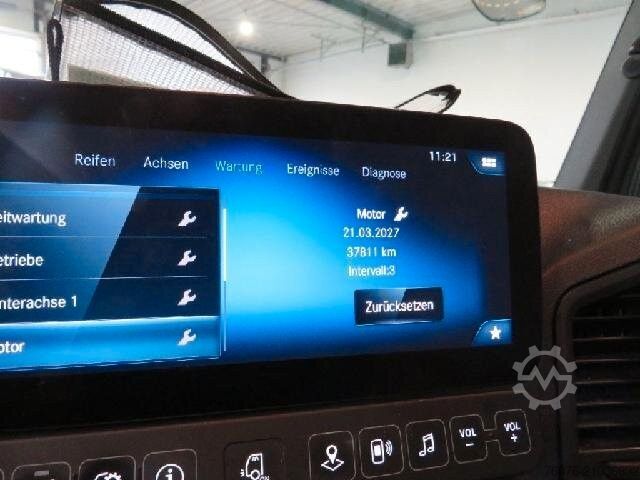 Box truck MERCEDES-BENZ 1824 L Koffer 7.2 Seitentür  LBW 2t Kamera