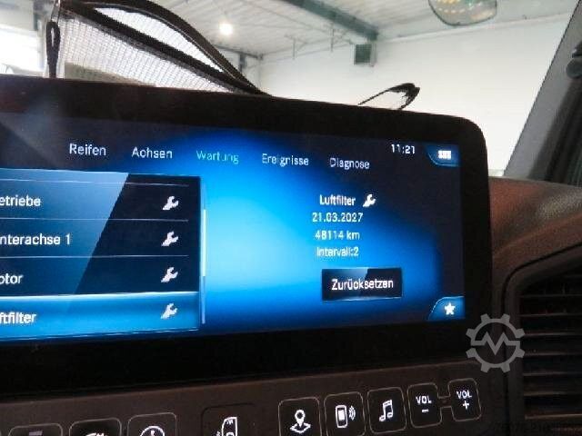 Box truck MERCEDES-BENZ 1824 L Koffer 7.2 Seitentür  LBW 2t Kamera