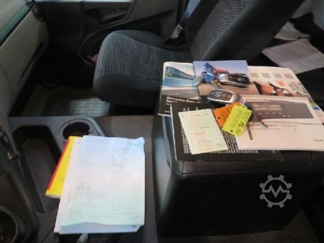 Box truck MERCEDES-BENZ 1824 L Koffer 7.2 Seitentür  LBW 2t Kamera