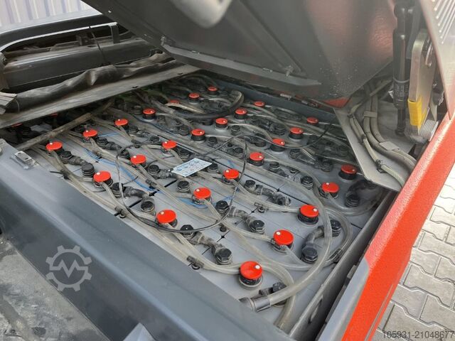 Electric 4-wheel forklift Linde E30L