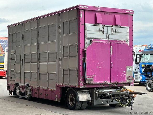 Pferdeanhänger PEZZIOLI 3. Stock  Aggregat/ Tränke/Hubdach/Rampe/Lift