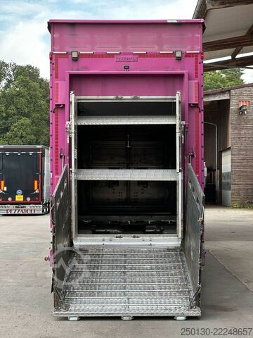Pferdeanhänger PEZZIOLI 3. Stock  Aggregat/ Tränke/Hubdach/Rampe/Lift