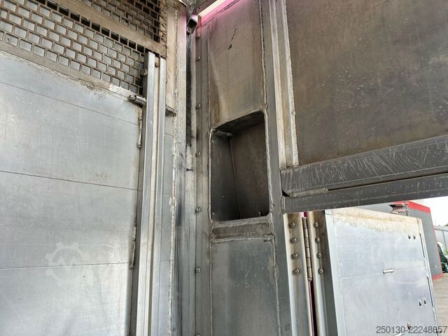 Pferdeanhänger PEZZIOLI 3. Stock  Aggregat/ Tränke/Hubdach/Rampe/Lift