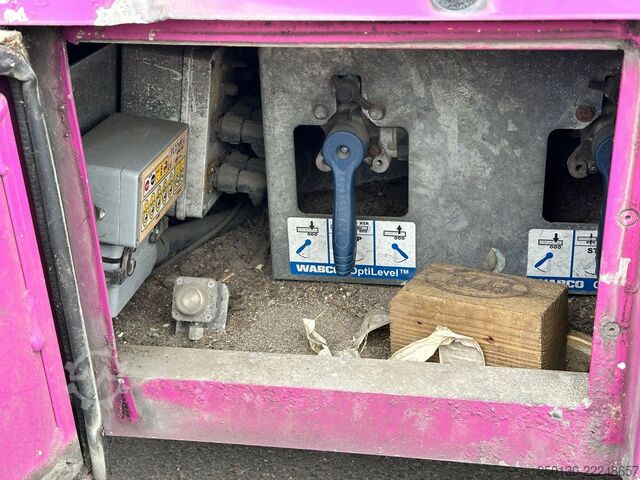 Pferdeanhänger PEZZIOLI 3. Stock  Aggregat/ Tränke/Hubdach/Rampe/Lift