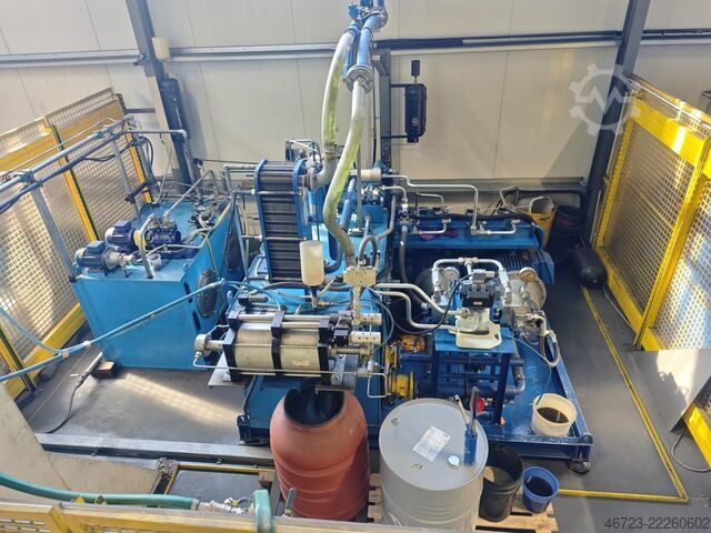 Pressure testing system for pipes  
