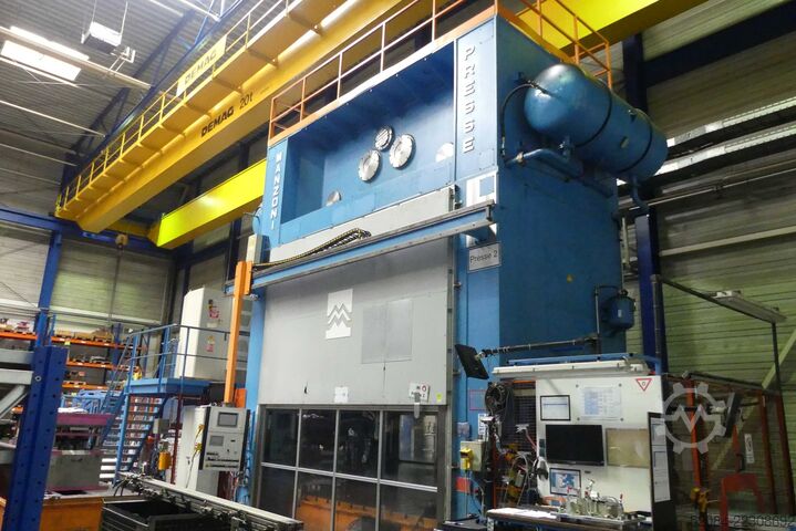 Press line with MANZONI eccentric press MANZONI T6302MR/2/12/TE