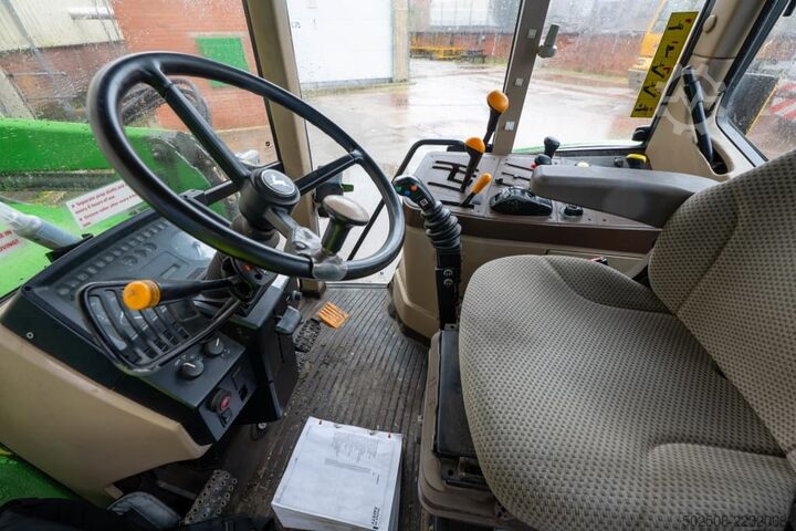 Traktor John Deere 6210