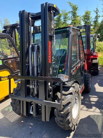 Rough terrain forklift truck Manitou MC30-4
