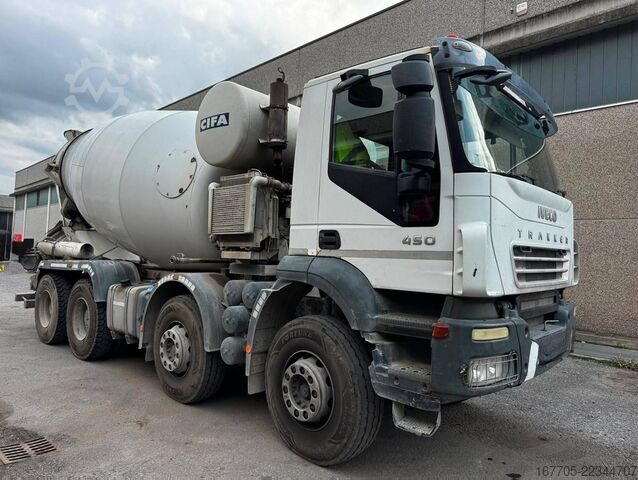 Concrete mixer truck Iveco Trakker 450