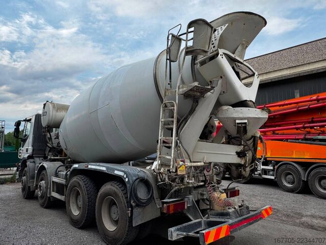 Concrete mixer truck Iveco Trakker 450