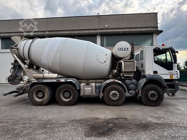 Concrete mixer truck Iveco Trakker 450