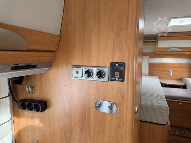 Integriertes Wohnmobil HYMER/ERIBA B-Klasse SL 674 3,0 Ltr. SAT+TV, Solar,
