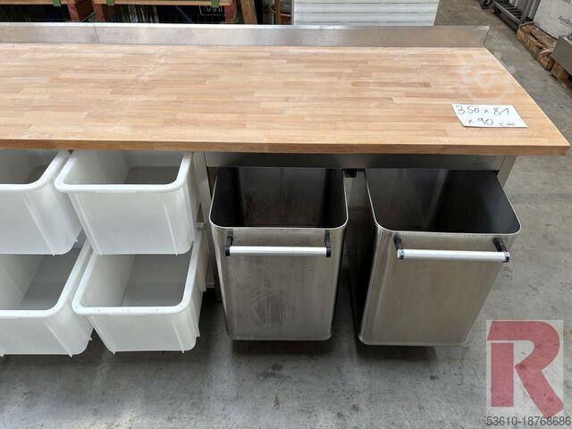 Arbeitstische mit Buchenholzplatte  