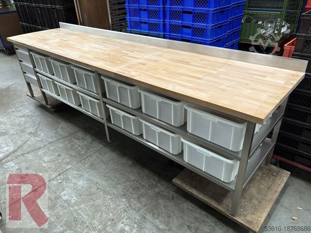 Arbeitstische mit Buchenholzplatte  